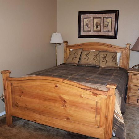 Claim Jumper Townhouse 16 - On The River - Across From The Fishing Ponds - In Town - Near The Ski Area - Fireplace - Wifi - Sate Red River Exterior photo