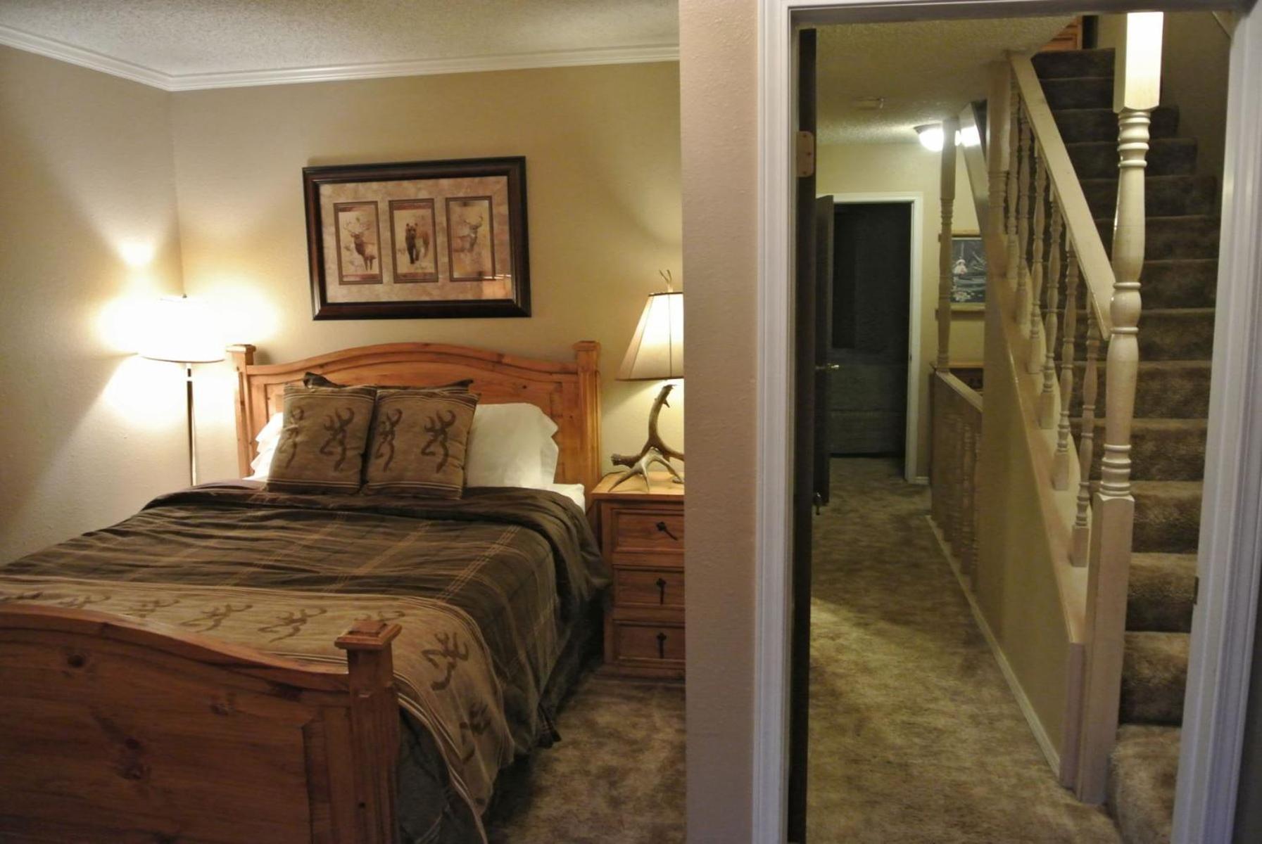 Claim Jumper Townhouse 16 - On The River - Across From The Fishing Ponds - In Town - Near The Ski Area - Fireplace - Wifi - Sate Red River Exterior photo