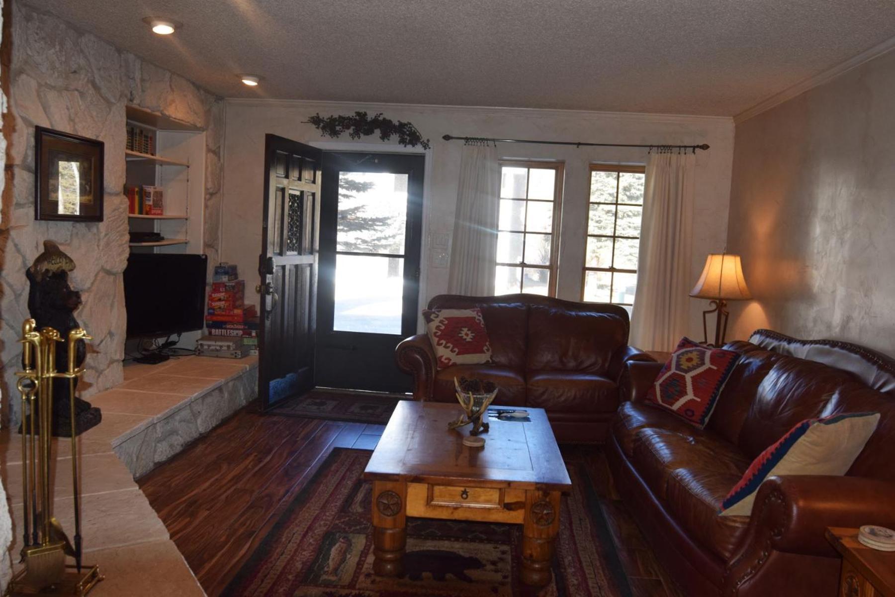 Claim Jumper Townhouse 16 - On The River - Across From The Fishing Ponds - In Town - Near The Ski Area - Fireplace - Wifi - Sate Red River Exterior photo